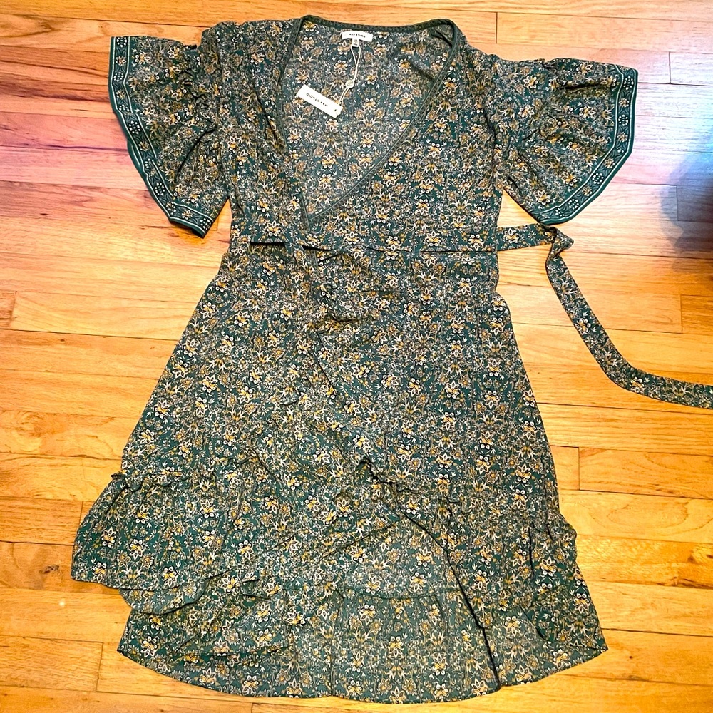 NEW Max Studio women’s wrap around tie dress green floral Size m medium NWT